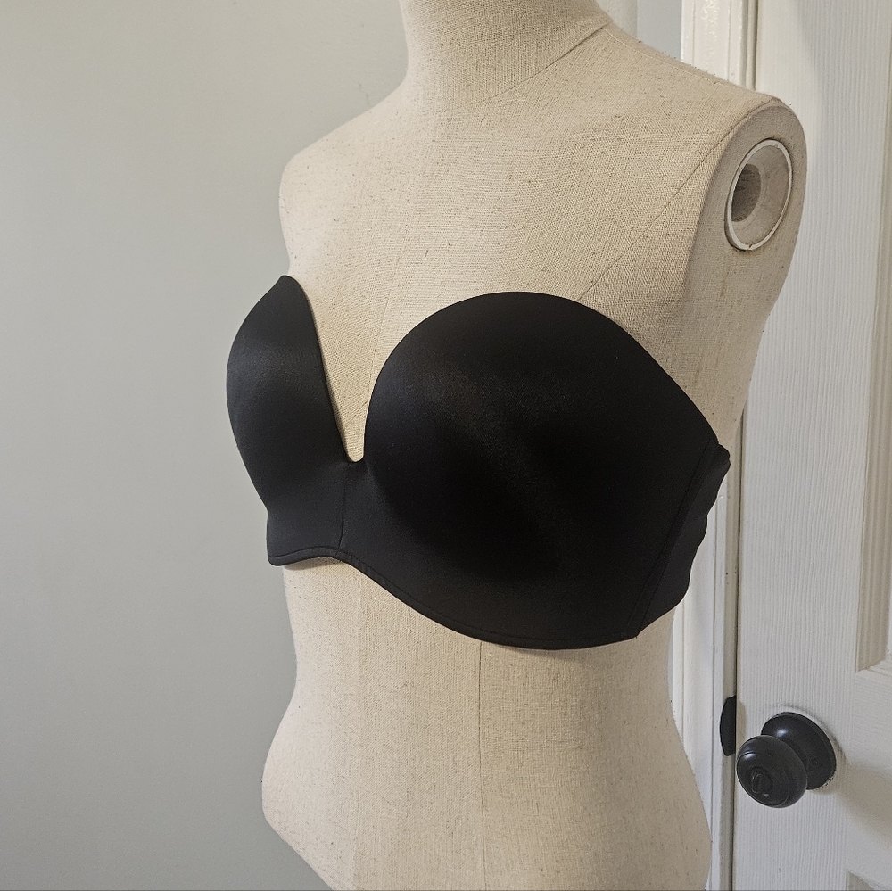Elegant Black Strapless Bra